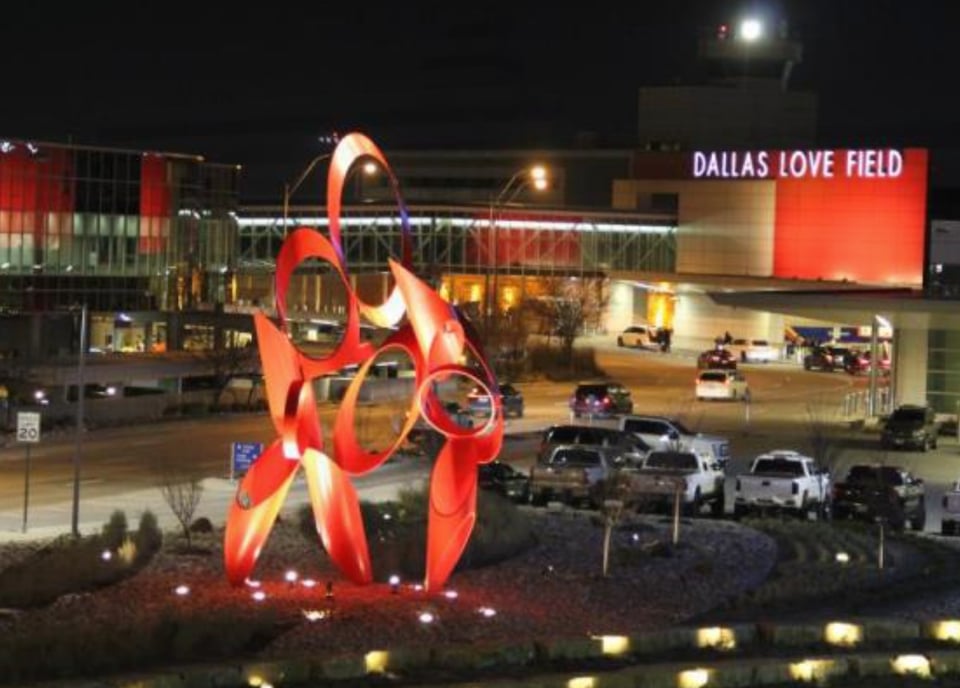 ÚLTIMA HORA: Una mujer desata un tiroteo en el aeropuerto de Dallas (FOTOS)
