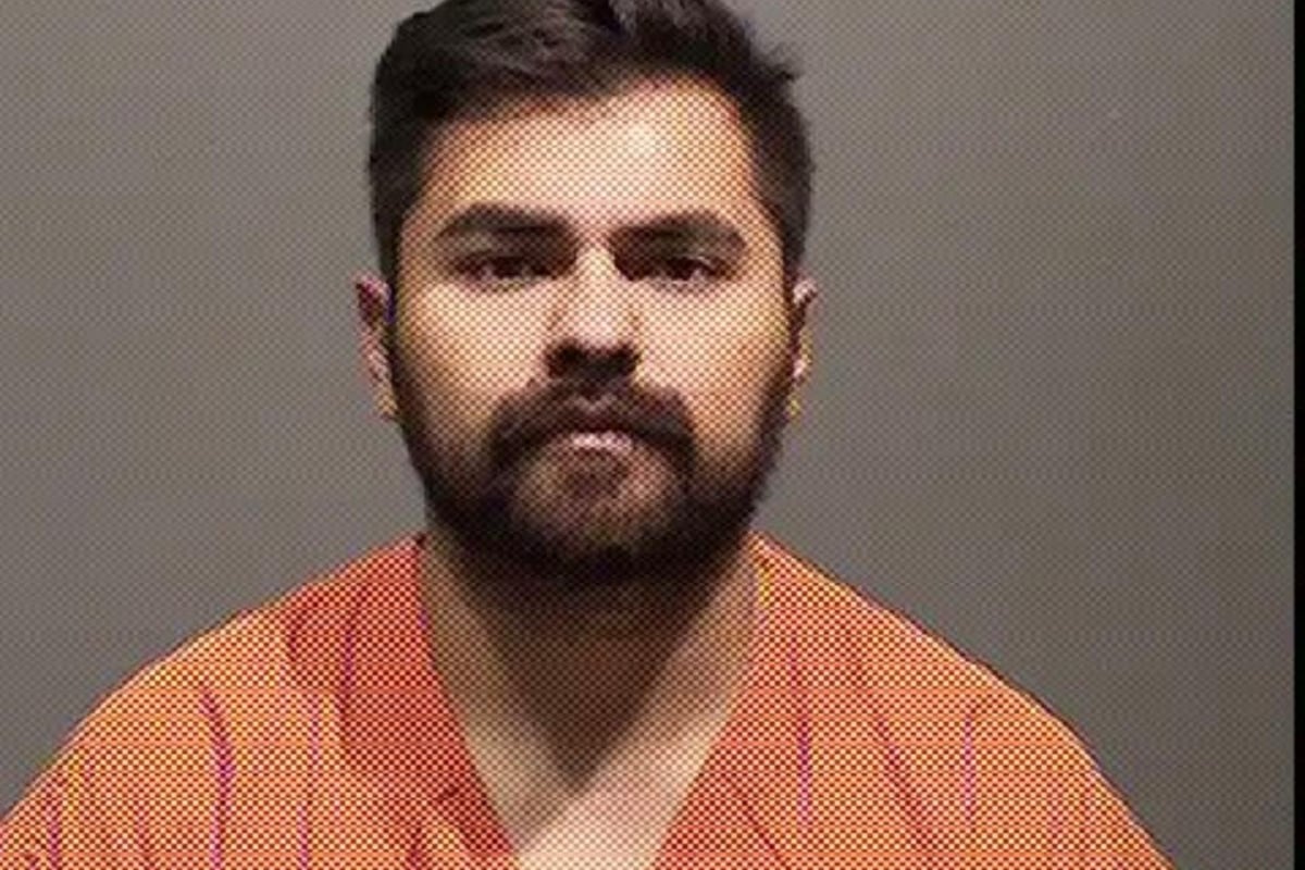 Hispano arrestado por abusar de menores en escuela que trabajaba