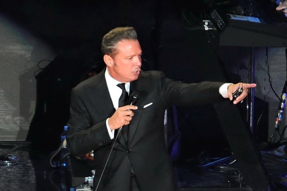 celebrities, singer, music, entertainment, MundoNOW