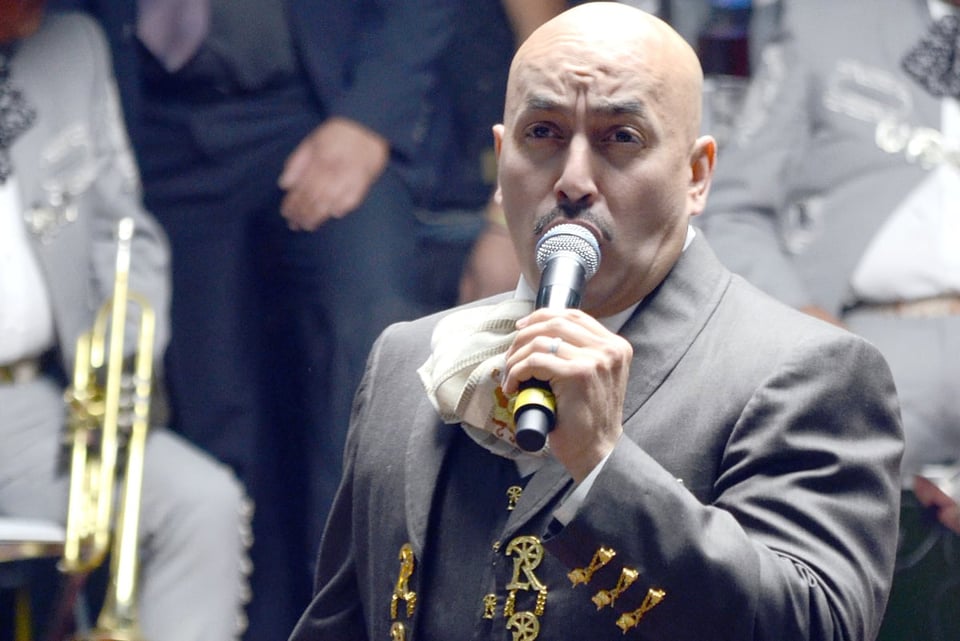 Lupillo Rivera confesses that he’s already married, while his ex-wife blows her top because of that (VIDEOS)