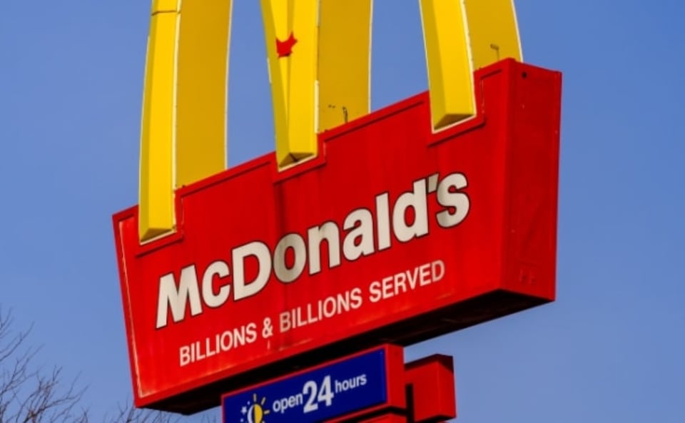 Reportan tiroteo afuera de McDonald’s, mujer fue alcanzada por las balas