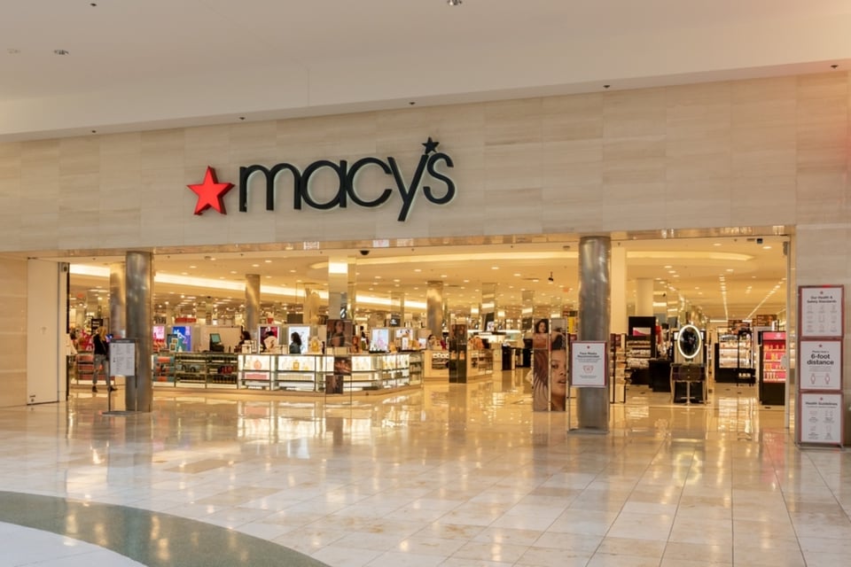 Macy’s reporta menos ganancias, pero sorprende con buenos resultados