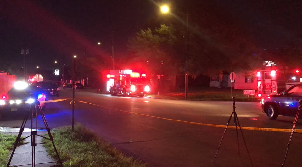 Una patrulla fue impactada por la camioneta en fuga