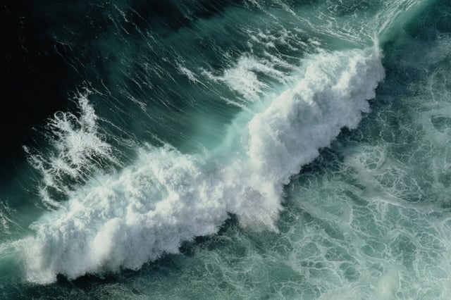 Massive wave leaves three dead on South African beach (PHOTOS)