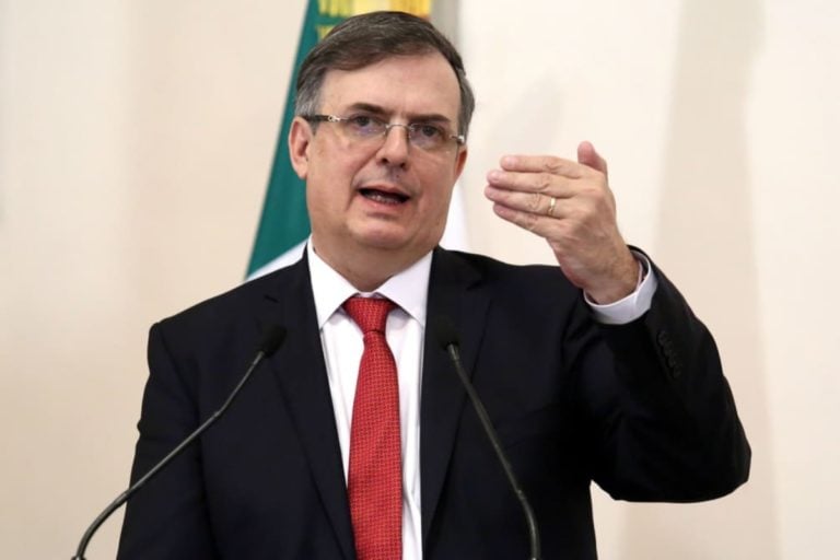 Canciller Marcelo Ebrard señala de “racista” e “ignorante” al senador John Kennedy