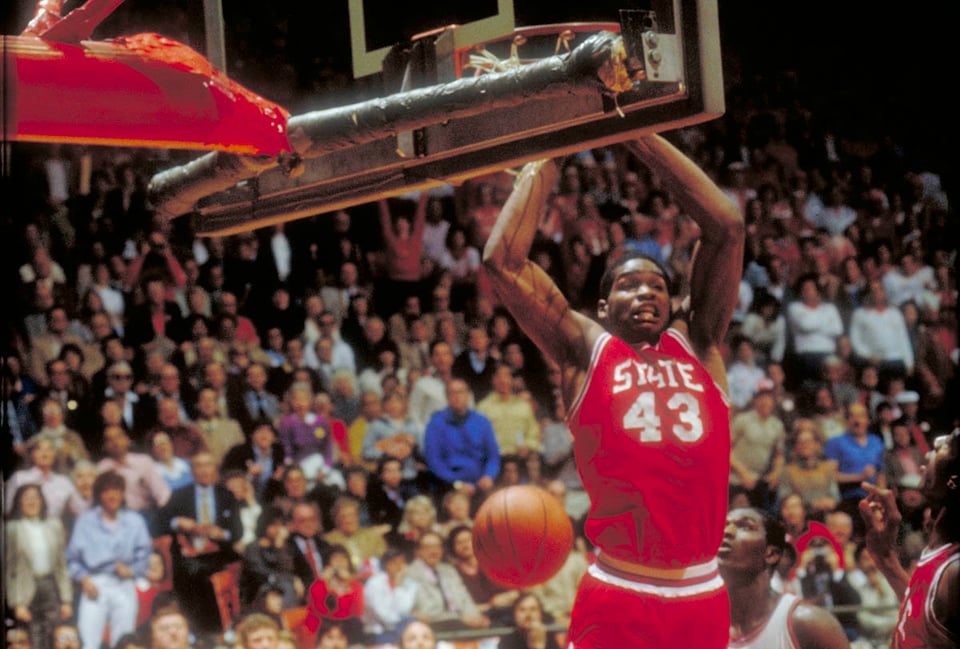 Historia de la locura de marzo, Estado de Carolina del Norte, Lorenzo Charles, baloncesto, MundoNOW, Historia de March Madness
