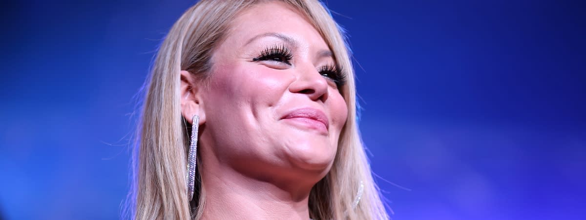 While Vicky Terrazas had her baby, her sister Marisol was attacked with a bottle at the Horóscopos de Durango concert (VIDEO)