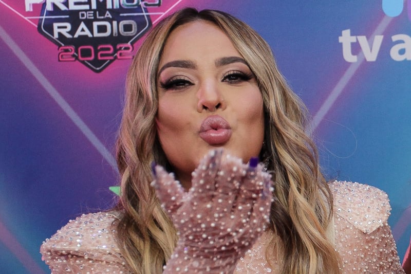 Interpreter, Entertainment, Telemundo, Program, Controversy