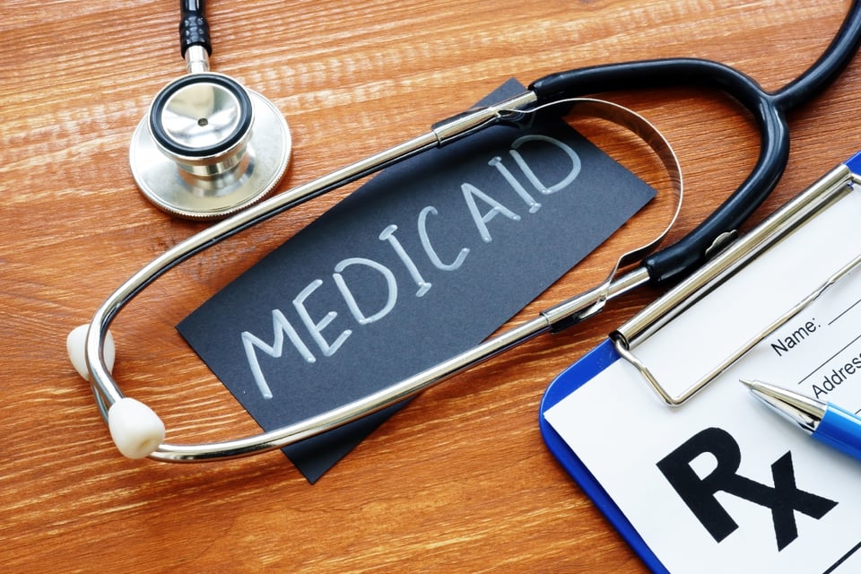 urgencia, sistema de salud, atención médica, problemas, acceso