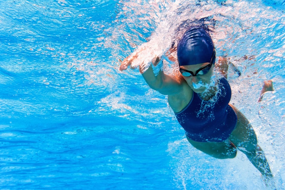 Meghan Cortez transgender swimmer, Woman of the Year, biological man, hormone therapy, MundoNOW