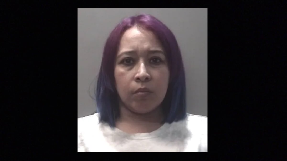 Melissa Carrillo, maestra de escuela en Texas, fue detenida por mantener una relación impropia con uno de sus estudiantes adolescentes.