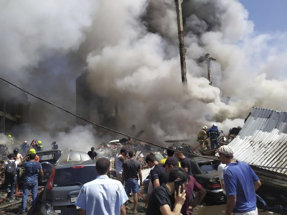 Enorme explosión arrasa con mercado en Armenia