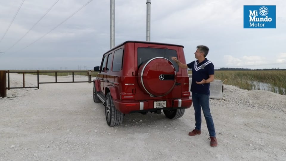 tire, spare tire, red truck, Al Vásquez, MundoNOW, mercedes