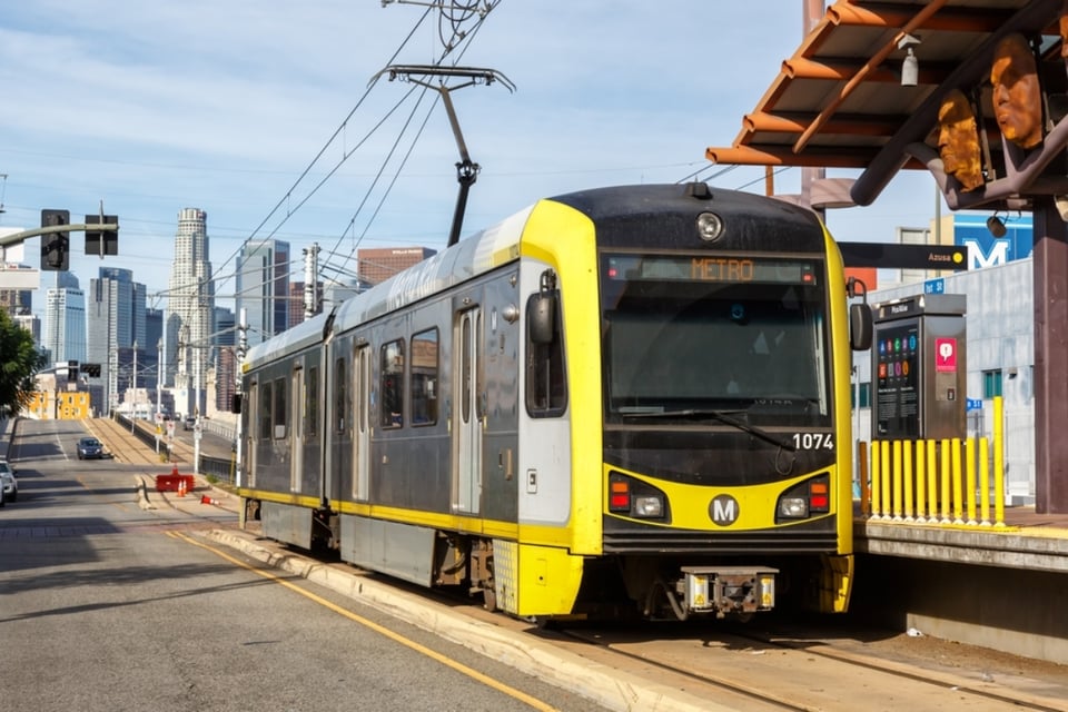Accidente de metro en Los Ángeles deja múltiples heridos