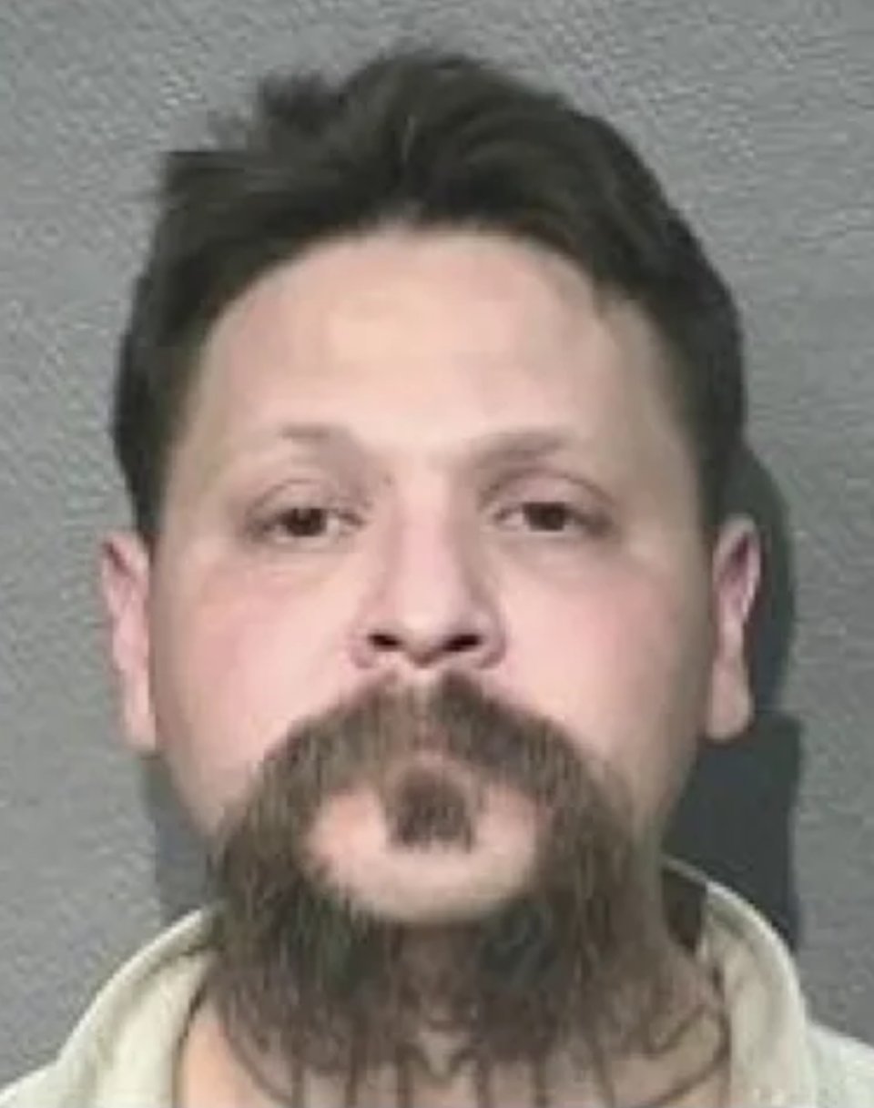 Matthew Mireles es acusado de matar a un agente de la ley