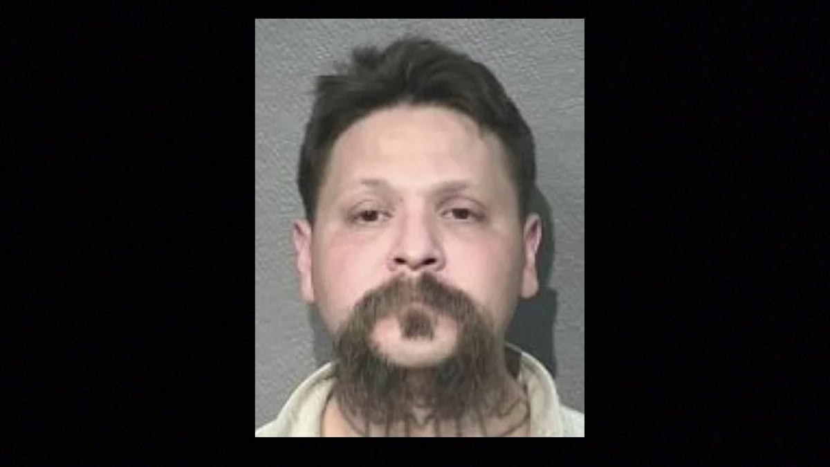 Matthew Mireles está acusado del asesinato a balazos de Chucky un perro policía de Texas cuando intentaban detenerlo varios agentes.