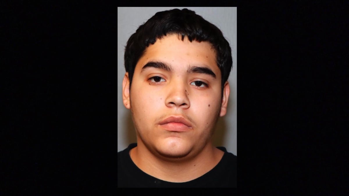 Jayvin Montoya tiene una orden de arresto en Nuevo México por el asesinato a balazos de los jóvenes Cameron Luna y Jorge Armendáriz.