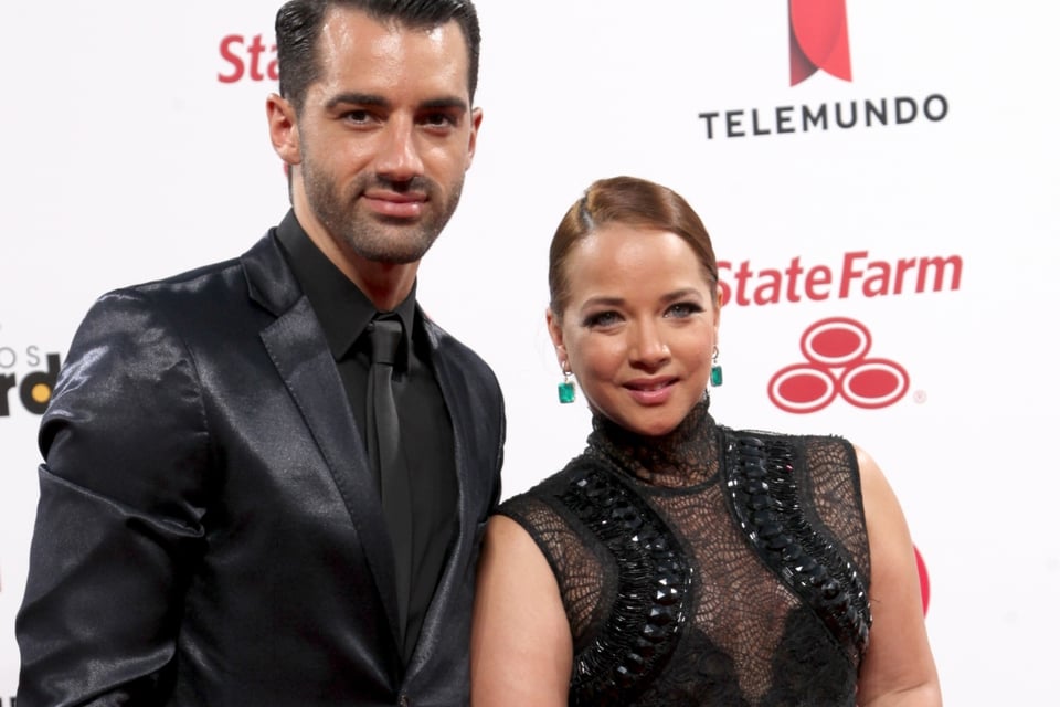 Telemundo, alfombra roja, State Farm,Black, dress