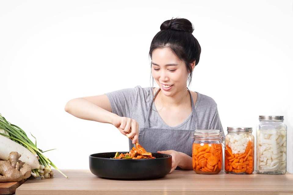 kimchi, asiática, mujer, cocina, MundoNOW