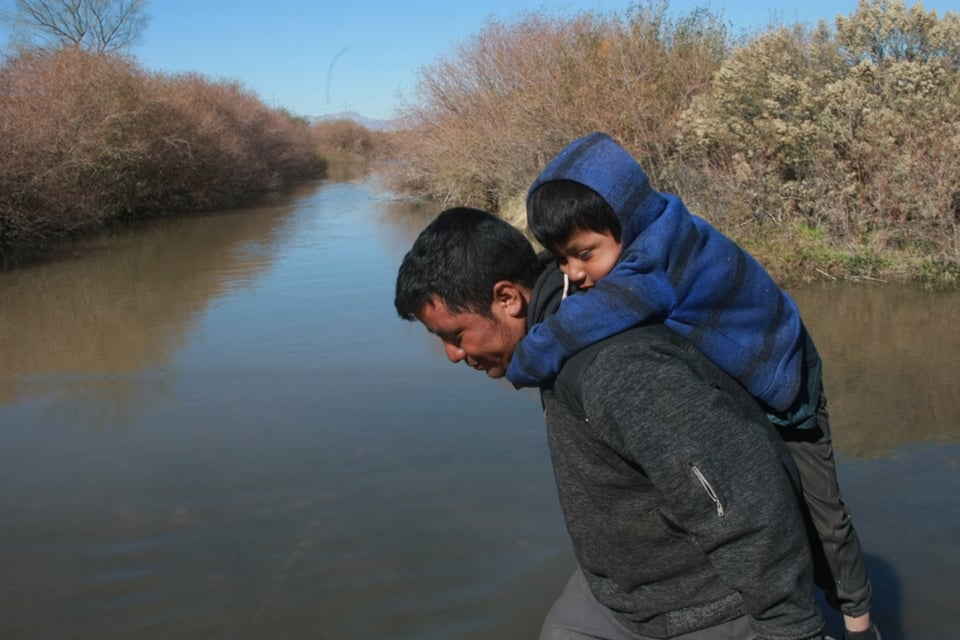 families, undocumented, new regulations, warning, MundoNOW