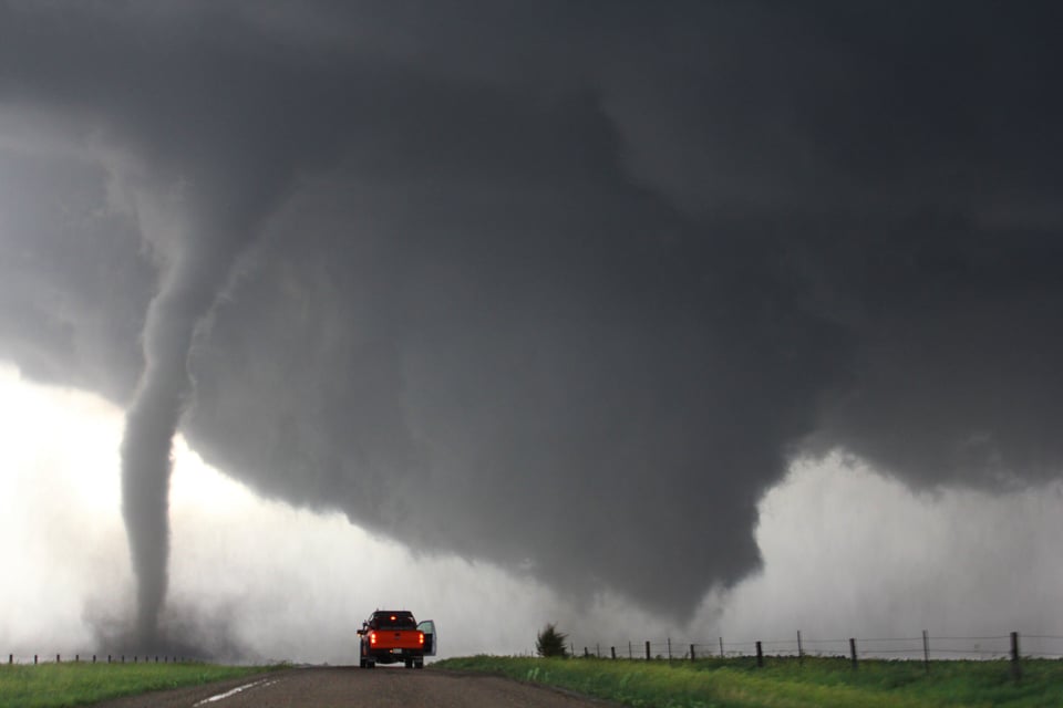 Emiten vigilancias de tornado por Beryl
