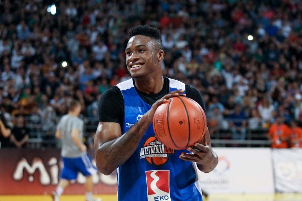 Deportista, Baloncesto, Figuras, Entretenimiento, Hart encesta la canasta