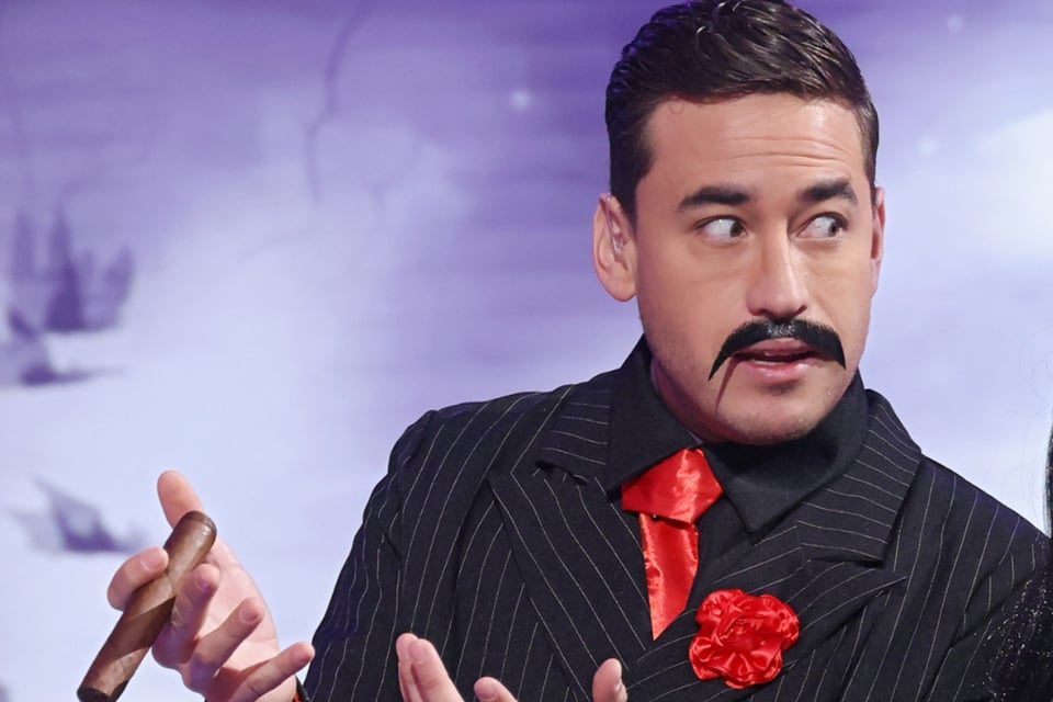 Telemundo anuncia nuevo conductor de La Casa De Los Famosos y dice adiós a Héctor Sandarti