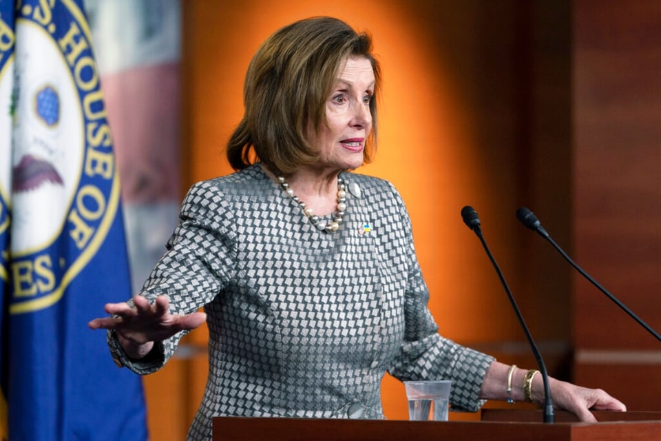 Pelosi recibe comunión en Vaticano pese a defensa del aborto