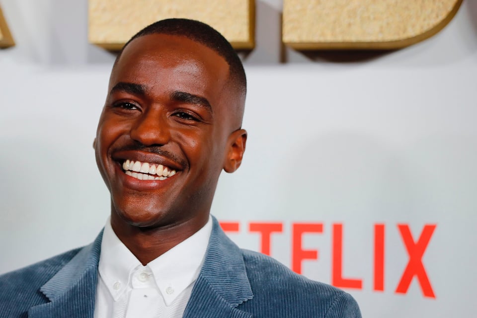 Ncuti Gatwa, sonriendo, alfombra roja, actor, queer, MundoNow
