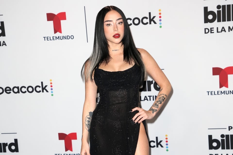 Nicki Nicole y Lali Espósito se besan, Nicki Nicole, Lali Espósito, Peso Pluma, escenario,