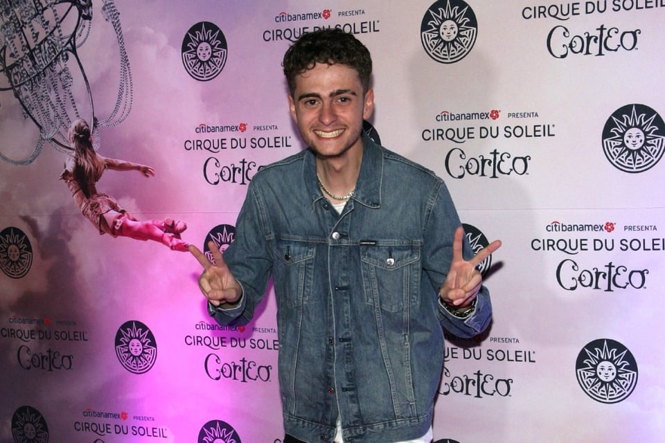 Nicolás hijo de Erika Buenfil aparece con vestido y desata críticas en su contra