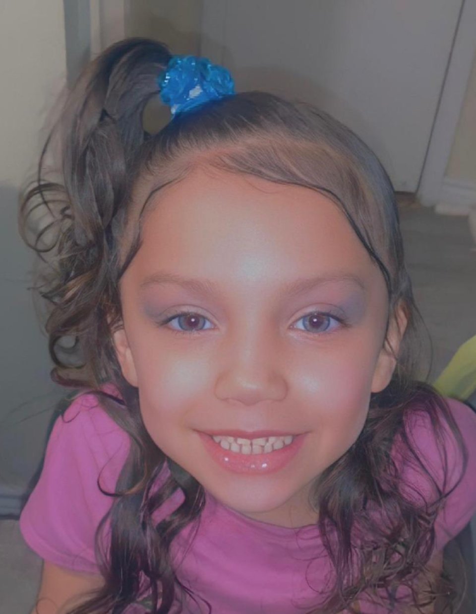 "Una niña preciosa, llena de amor y risas"