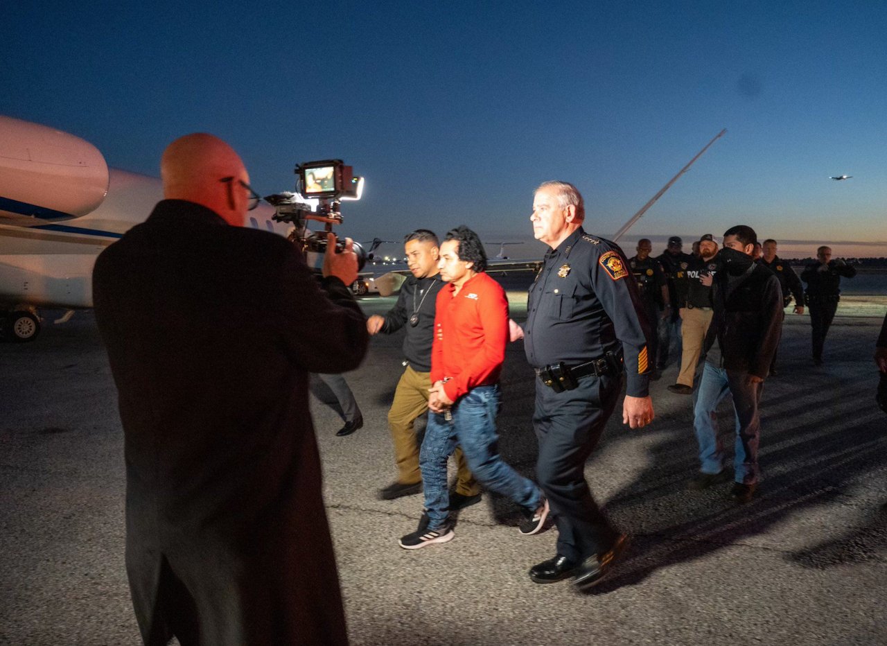 Óscar Rosales ya duerme en la cárcel del Condado de Harris en Houston para enfrentar a la justicia tras el asesinato de un policía.