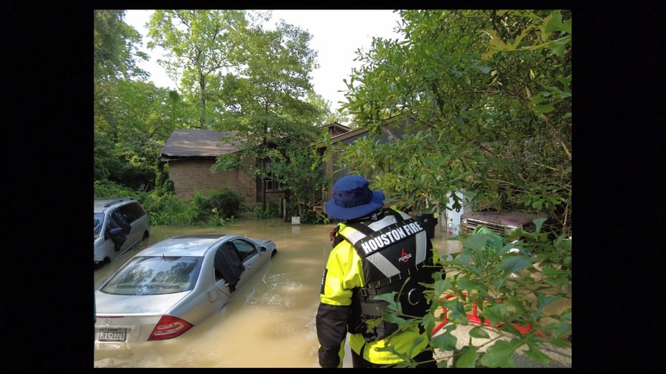 Death toll rises to 8 after severe storms hit the Houston area  (PHOTOS)