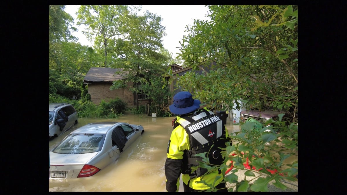 Death toll rises to 8 after severe storms hit the Houston area (PHOTOS)