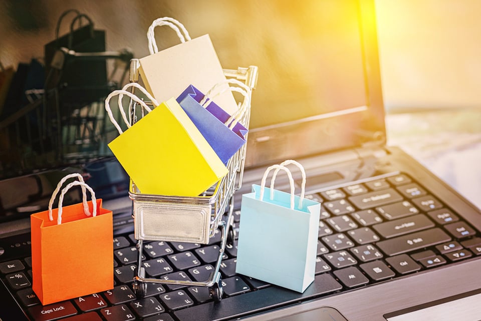fake online stores, online shopping, computer, money, MundoNOW end of summer deals