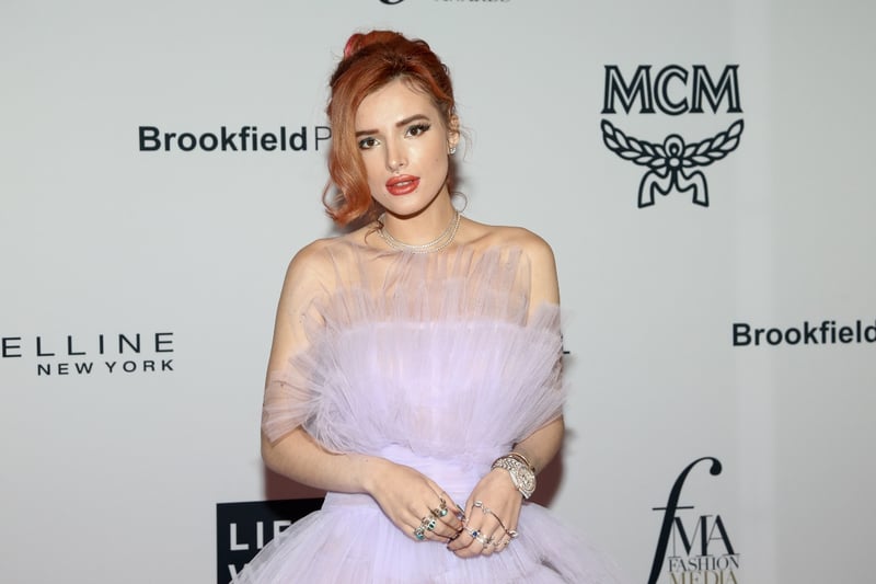 celebrities make money OnlyFans, Bella Thorne, dancer, model, MundoNOW