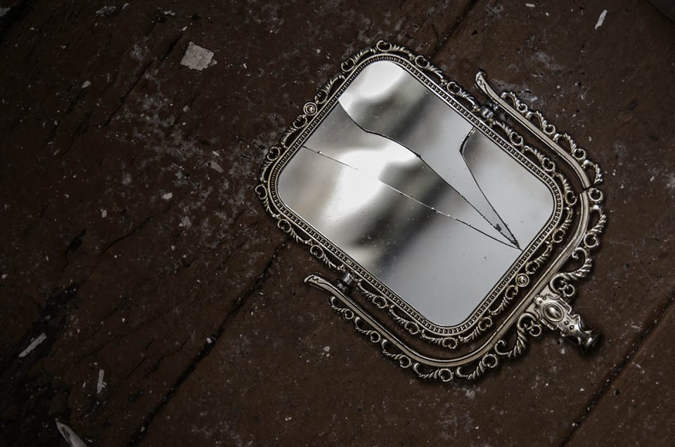 broken mirror, bad luck