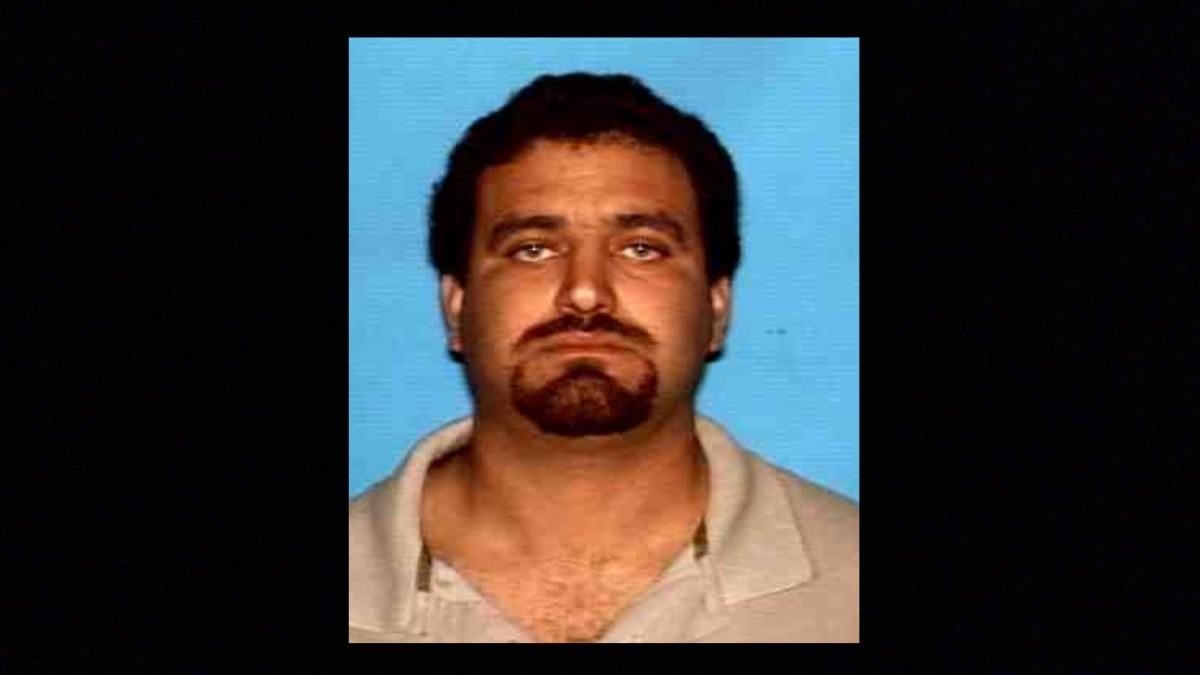Oziel Ousbaldo González tiene una orden de arresto en Texas por el asesinato a balazos de su rival de amores Vincente Duarte en Houston.