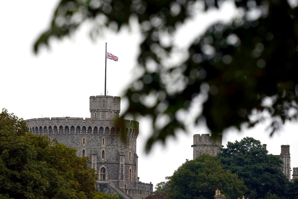 Donald Trump reina Isabel