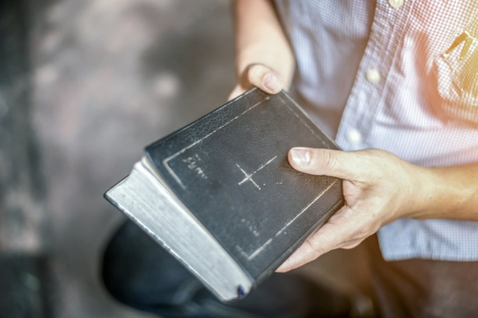 Biblias en escuelas públicas de Oklahoma causa controversia