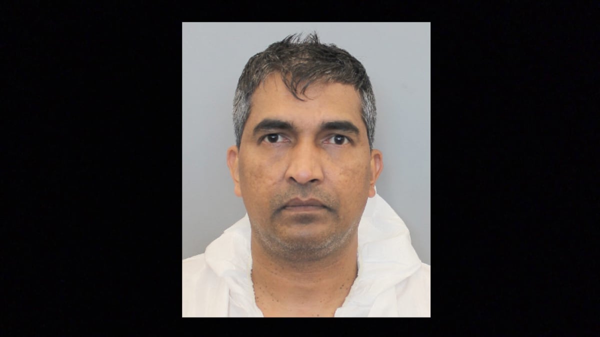 Ernesto Pacheco fue detenido en Texas y acusado del homicidio a balazos de Amber Larson en un confuso incidente.