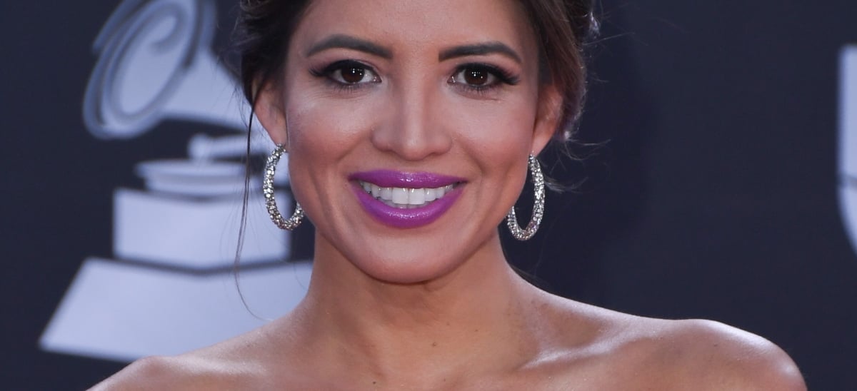 ¡Al natural! Pamela Silva aparece como nunca la habíamos visto y luce ¿irreconocible? (VIDEO)