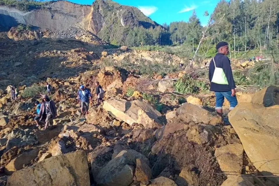 Reportan a trescientas personas enterradas bajo tierra por avalancha en Papúa Nueva Guinea