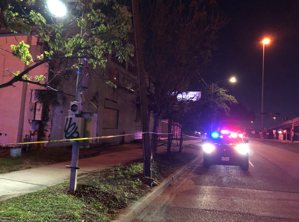Un hombre falleció a media calle en una zona de bares