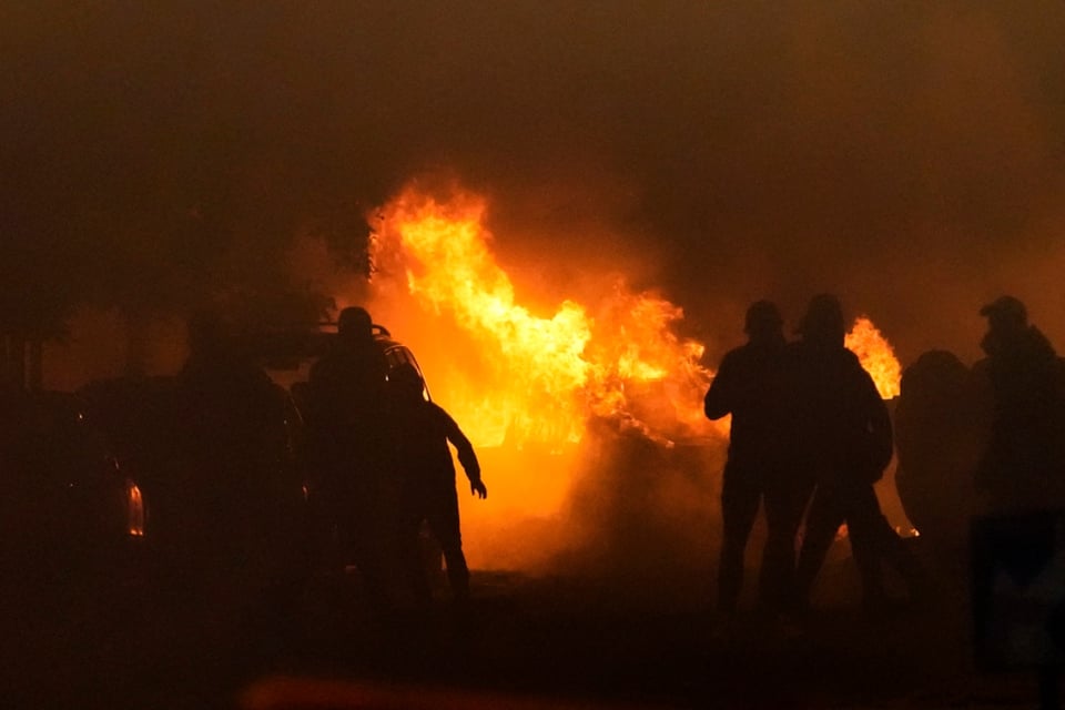 Brutales protestas azotan París luego de la muerte de un joven featured image