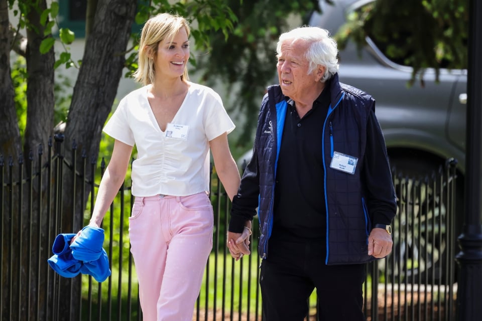 El propietario de los Patriots, Robert Kraft, se casa con la Dra. Dana Blumberg en una boda sorpresa