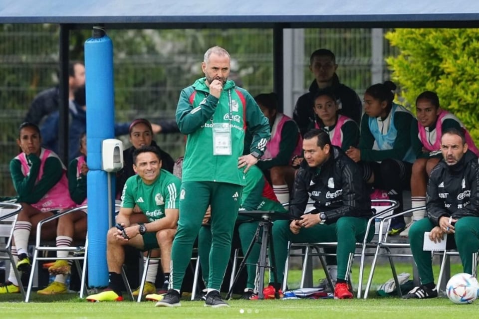 ¿Quién es el director técnico de la Selección Nacional de México Femenil?