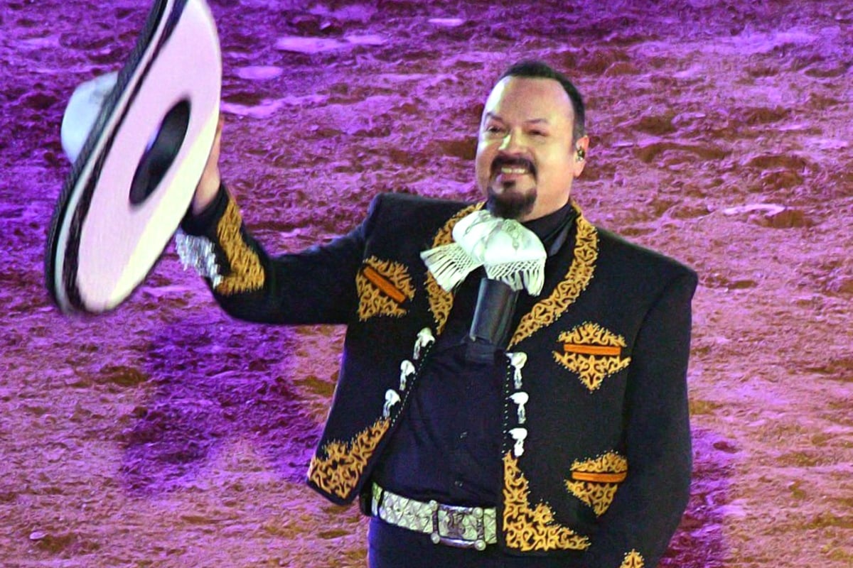 Pepe Aguilar continúa celebrando su cumpleaños con familia y amigos