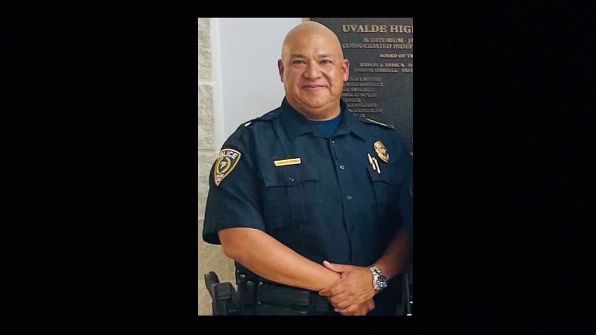 Pete Arredondo, Jefe del Departamento de Policía del Distrito Escolar de Uvalde, llegó al tiroteo en la escuela sin su radio.